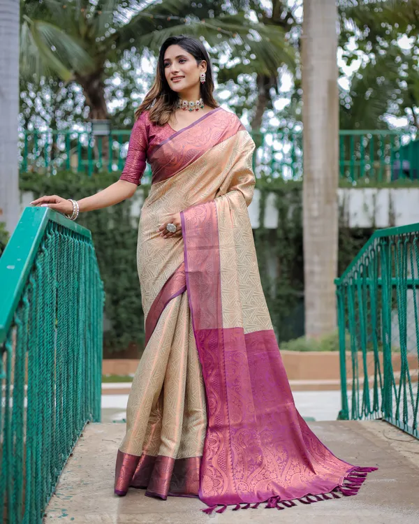 Pista_Green_Kanjivaram_Silk_Saree_With_Copper_Zari_Work_With_Blouse_Piece_Attached